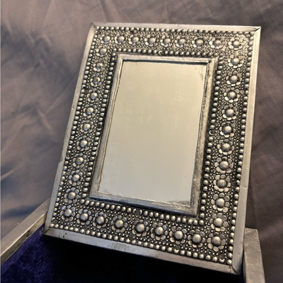 Pressed Embossed Tin or Aluminum metal jewelry box - Picture 5 of 9
